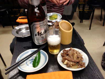 限りなく幅の狭いテーブル