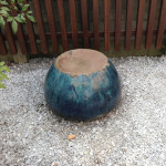 火鉢（今はひっくり返している）