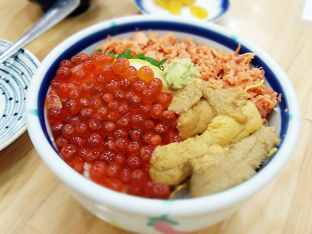 函館朝市の海鮮丼