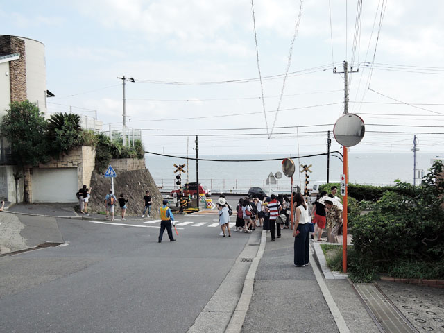 鎌倉高校前駅近くの踏切