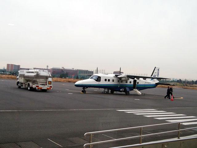 伊豆大島行きのセスナ機