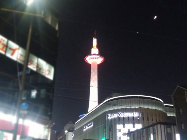 夜の京都タワー